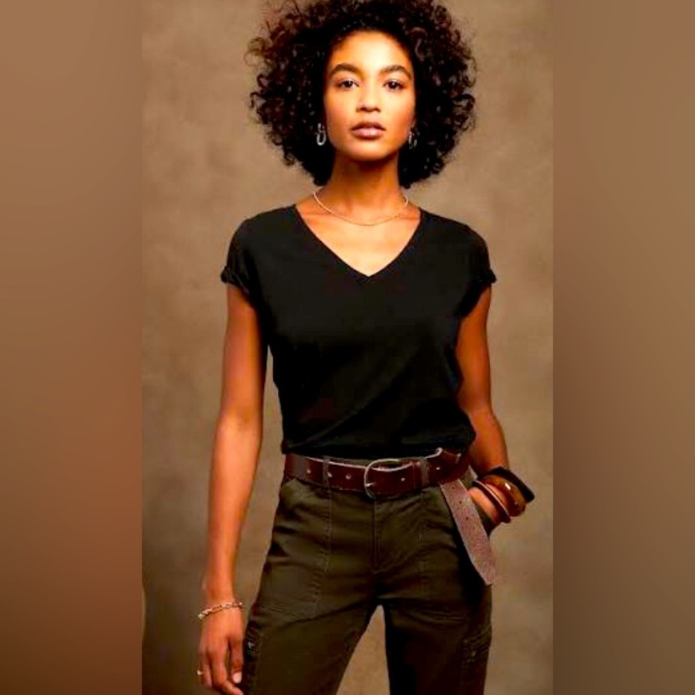 EUC Chico’s elegant versatile black tee